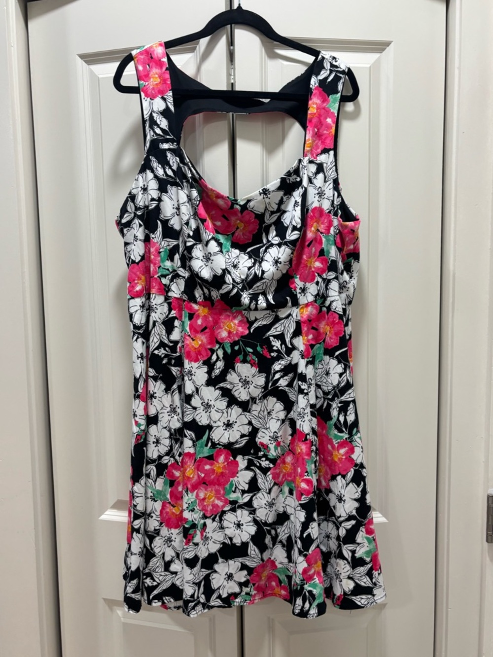 TORRID Sz 22 Sweetheart Neckline Sleeveless Black & White Floral Dress - Picture 2 of 13